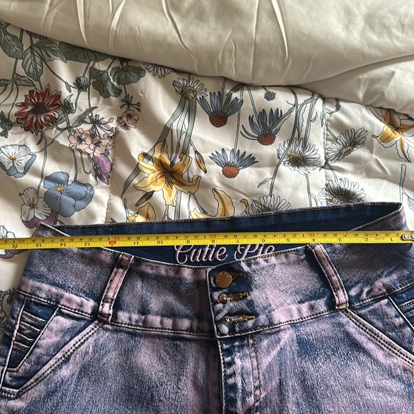 Cutie pie jeans-5 for $20 deal!!! ⭐️ - Picture 8 of 8